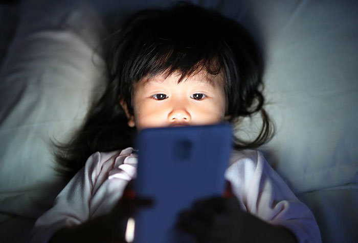 1753025496mobile-side-effects-for-childrens.jpg